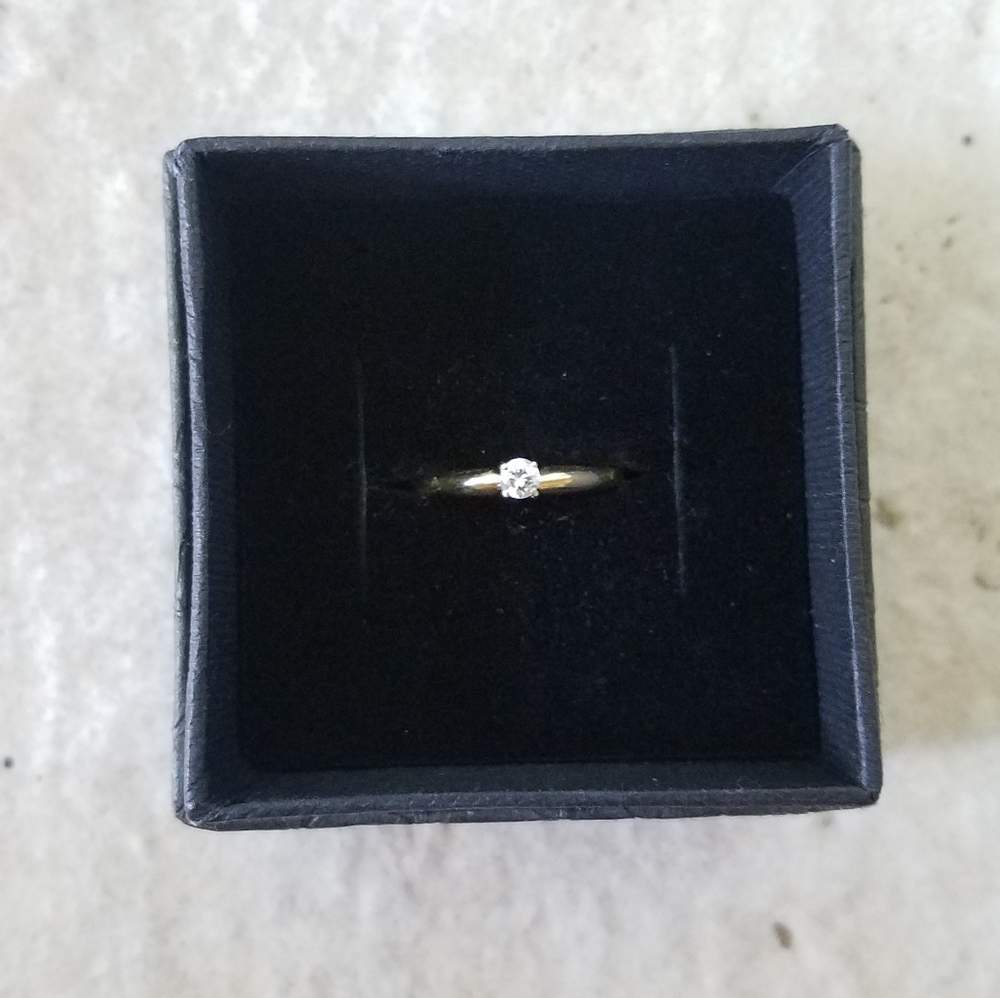 Dainty Diamond Ring - 0.07-carat / size 5.5
